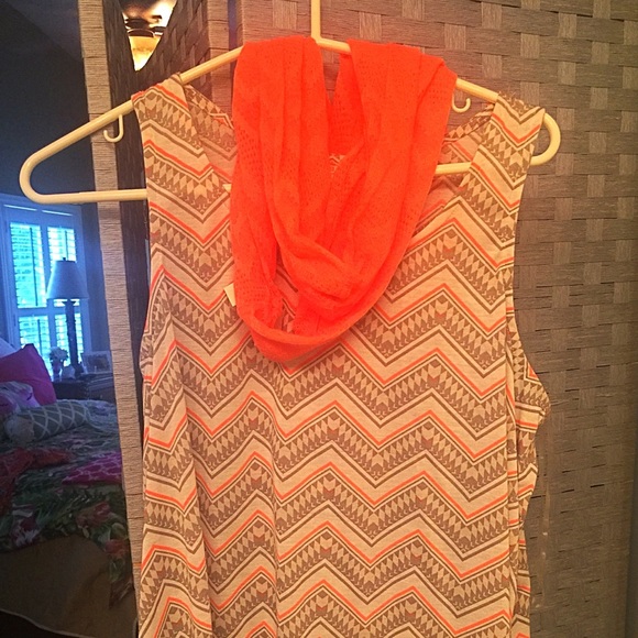 Adorable tank with infinity 🧣 scarf....NWOT - Picture 2 of 2
